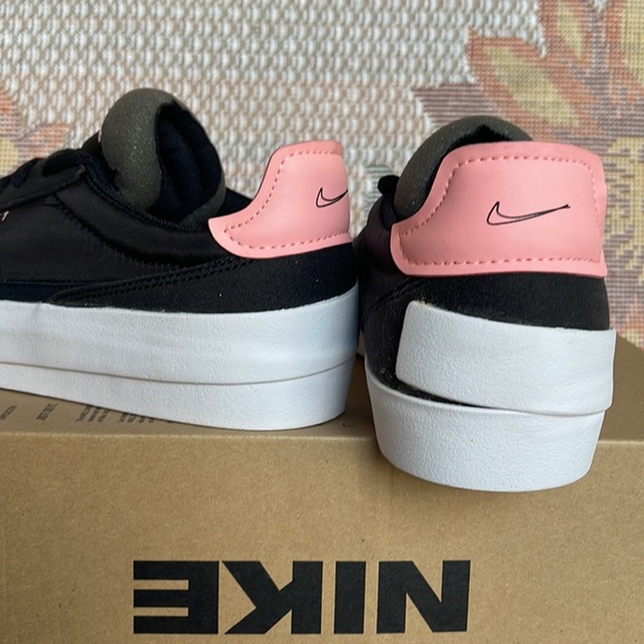 NIKE WMNS DROP-TYPE
BLACK/PINK TINT-WHITE-ZINNIA
Sneakers 
AV6697 001 - Picture 15 of 16